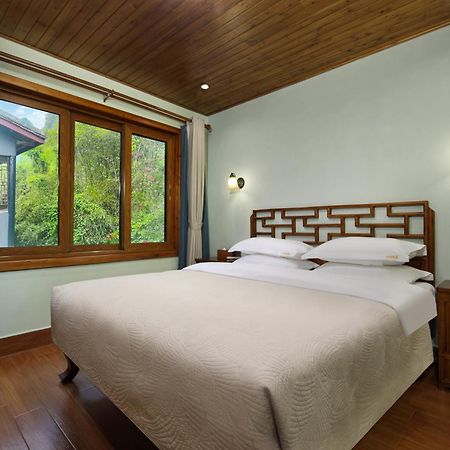 Yangshuo Mountain Retreat Hotel Exterior photo